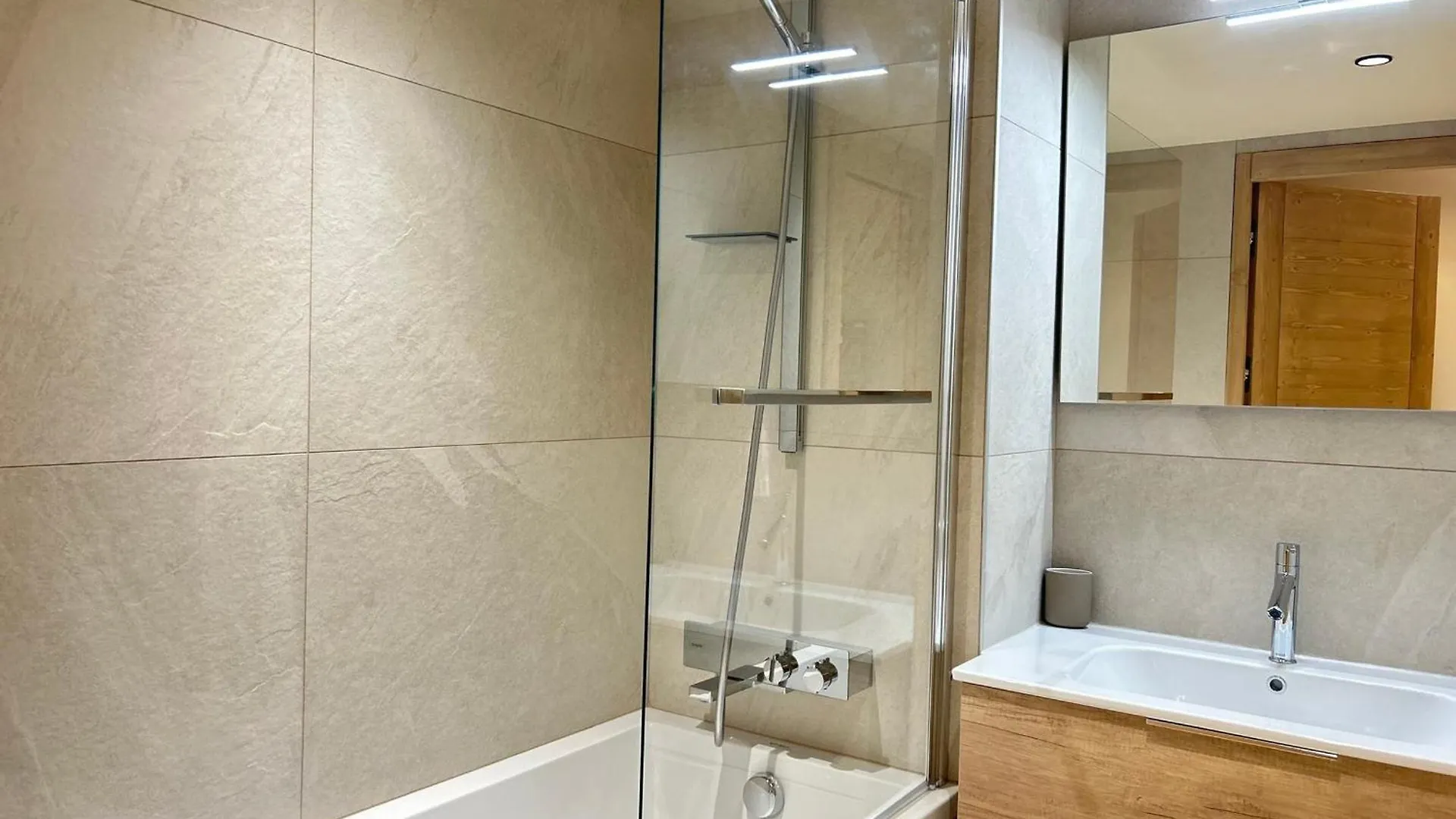 Apartment Les Gets - Appartement Prestige Avec Grande Terrasse, Proche Centre Et Pistes - Fr-1-623-342 France